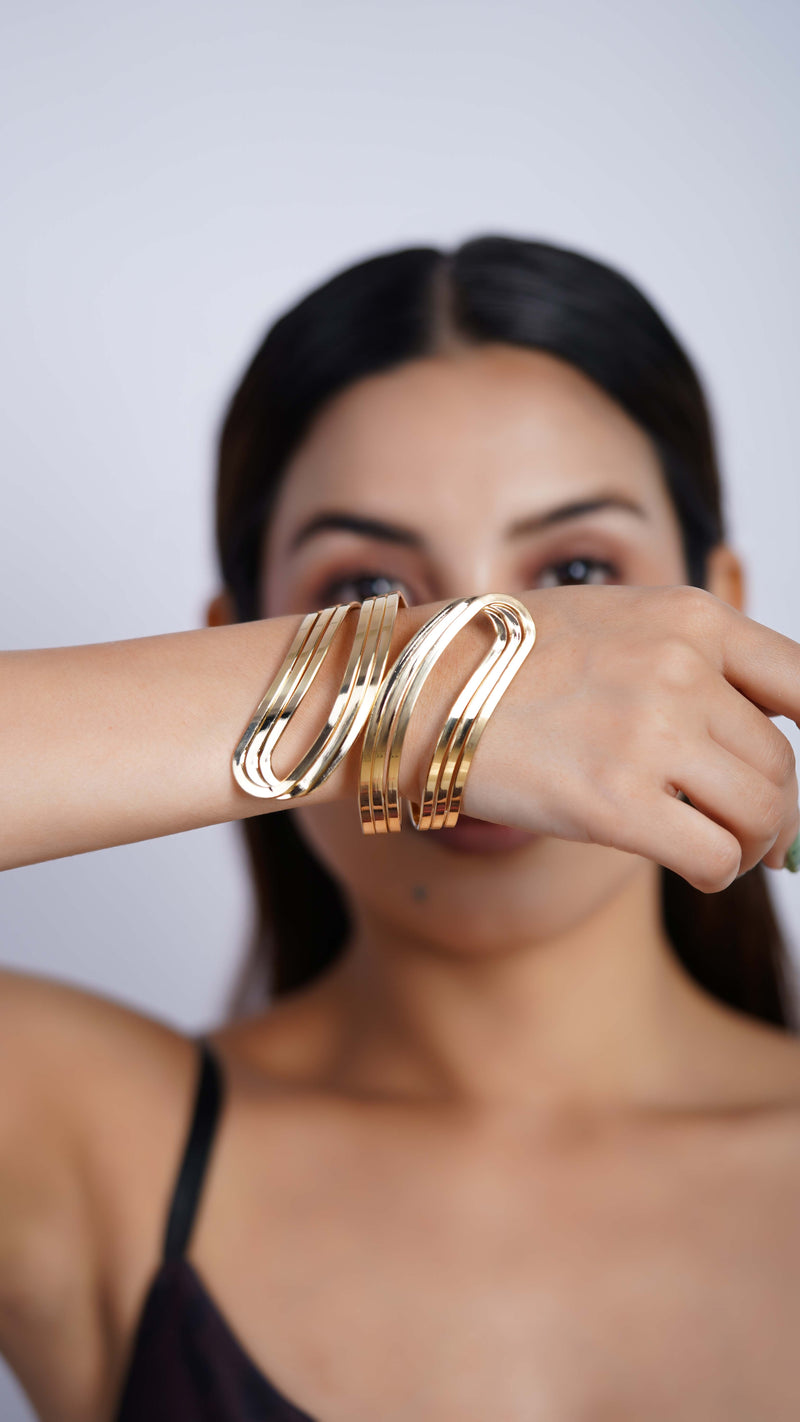 Elegant Curved Bracelet
